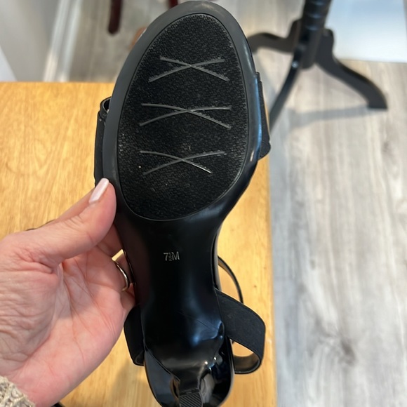 IMPO size 7.5 kitten heels with black ankle strap great used condition - Picture 6 of 8